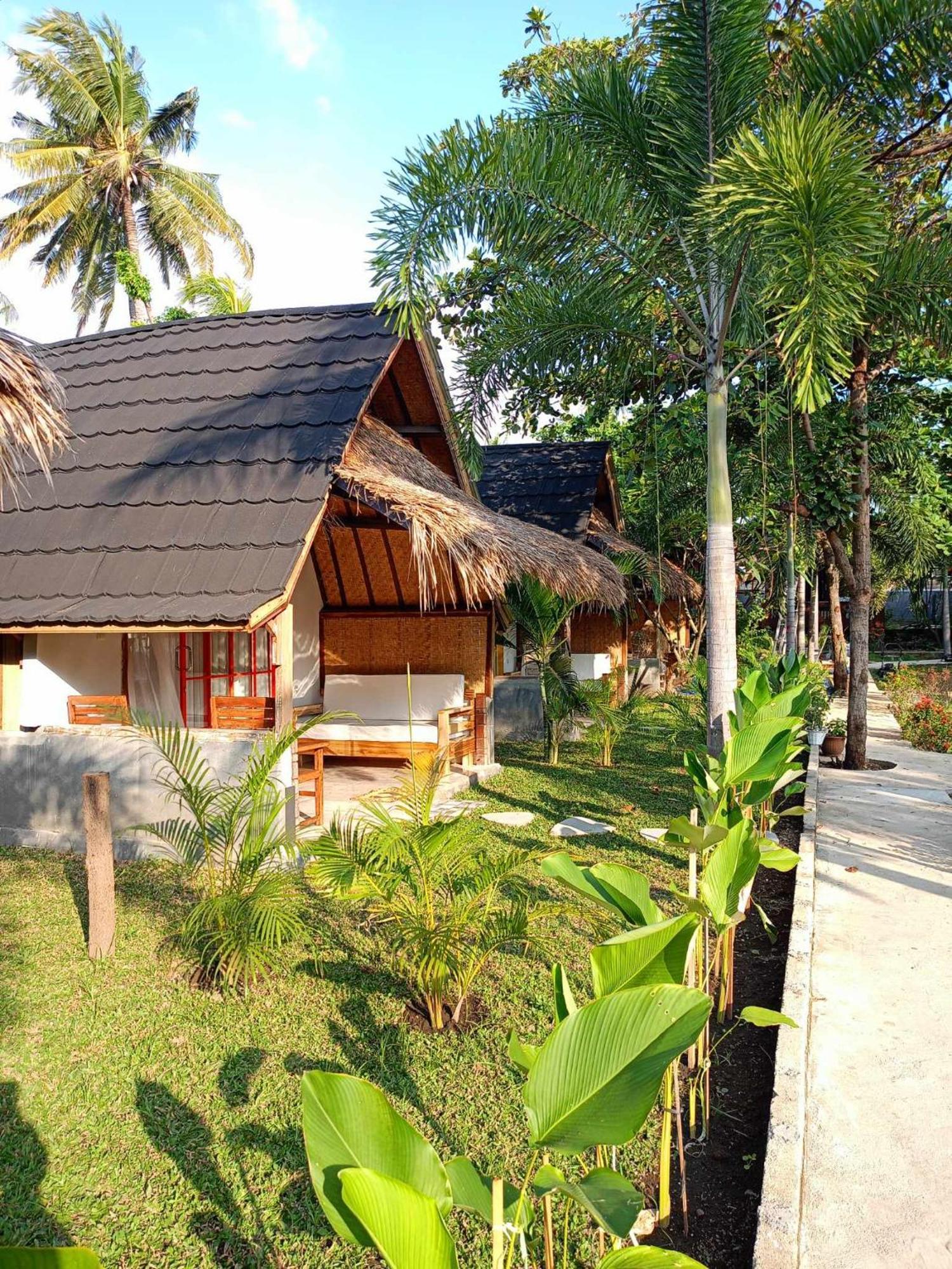 Bintang Tiga Bungalows Gili Air Exterior photo