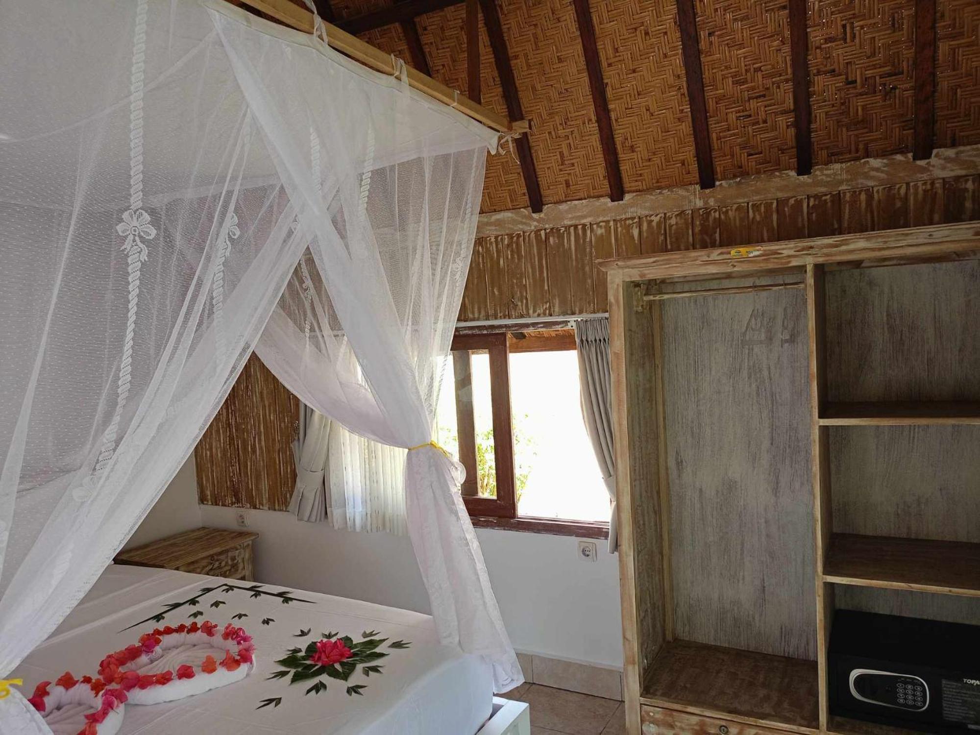 Bintang Tiga Bungalows Gili Air Exterior photo