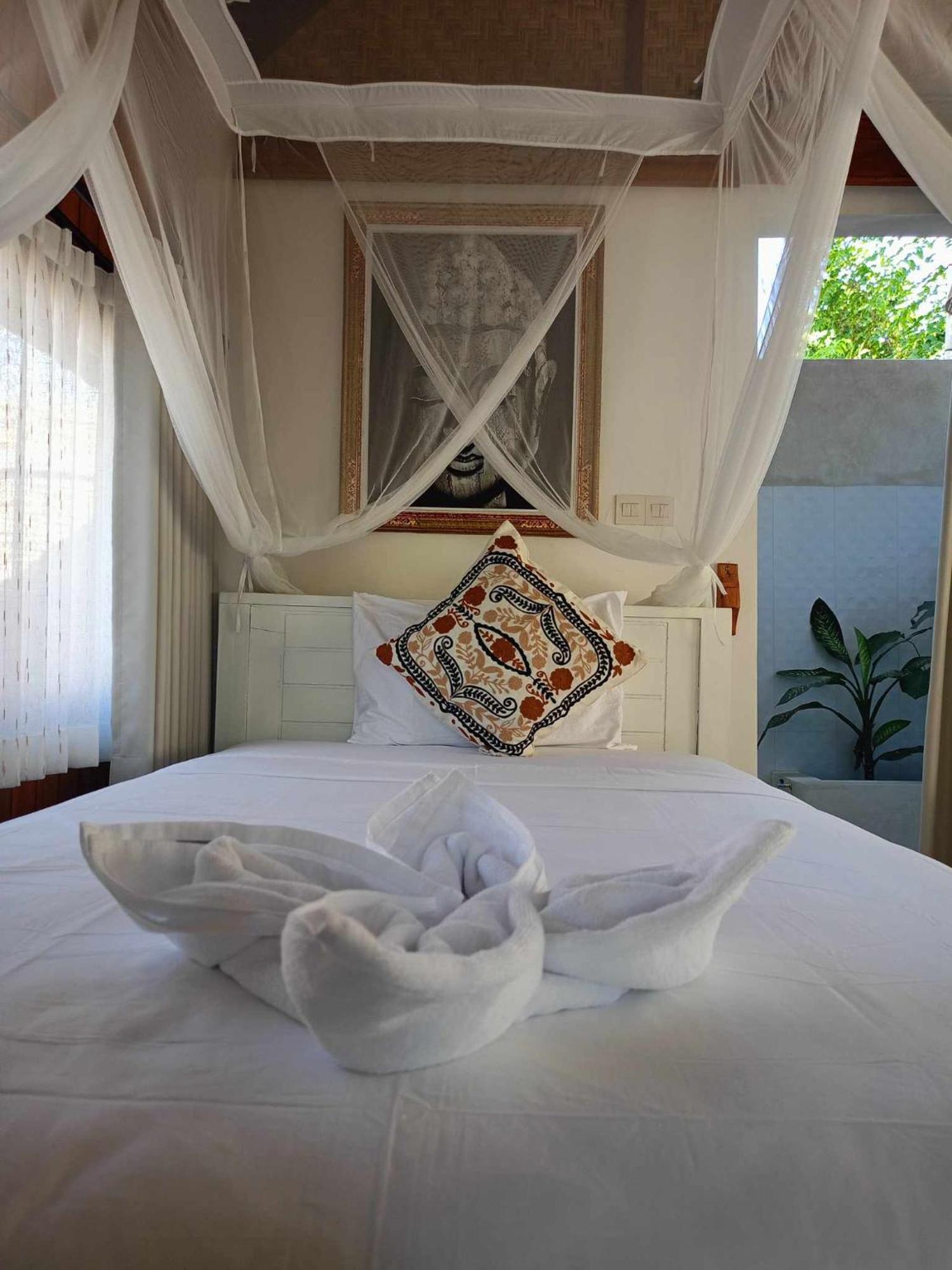 Bintang Tiga Bungalows Gili Air Exterior photo
