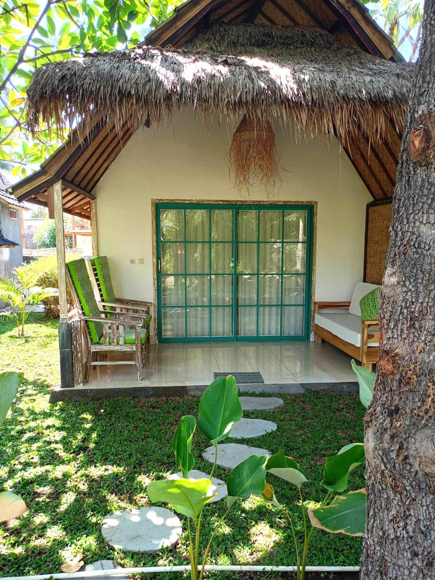 Bintang Tiga Bungalows Gili Air Exterior photo