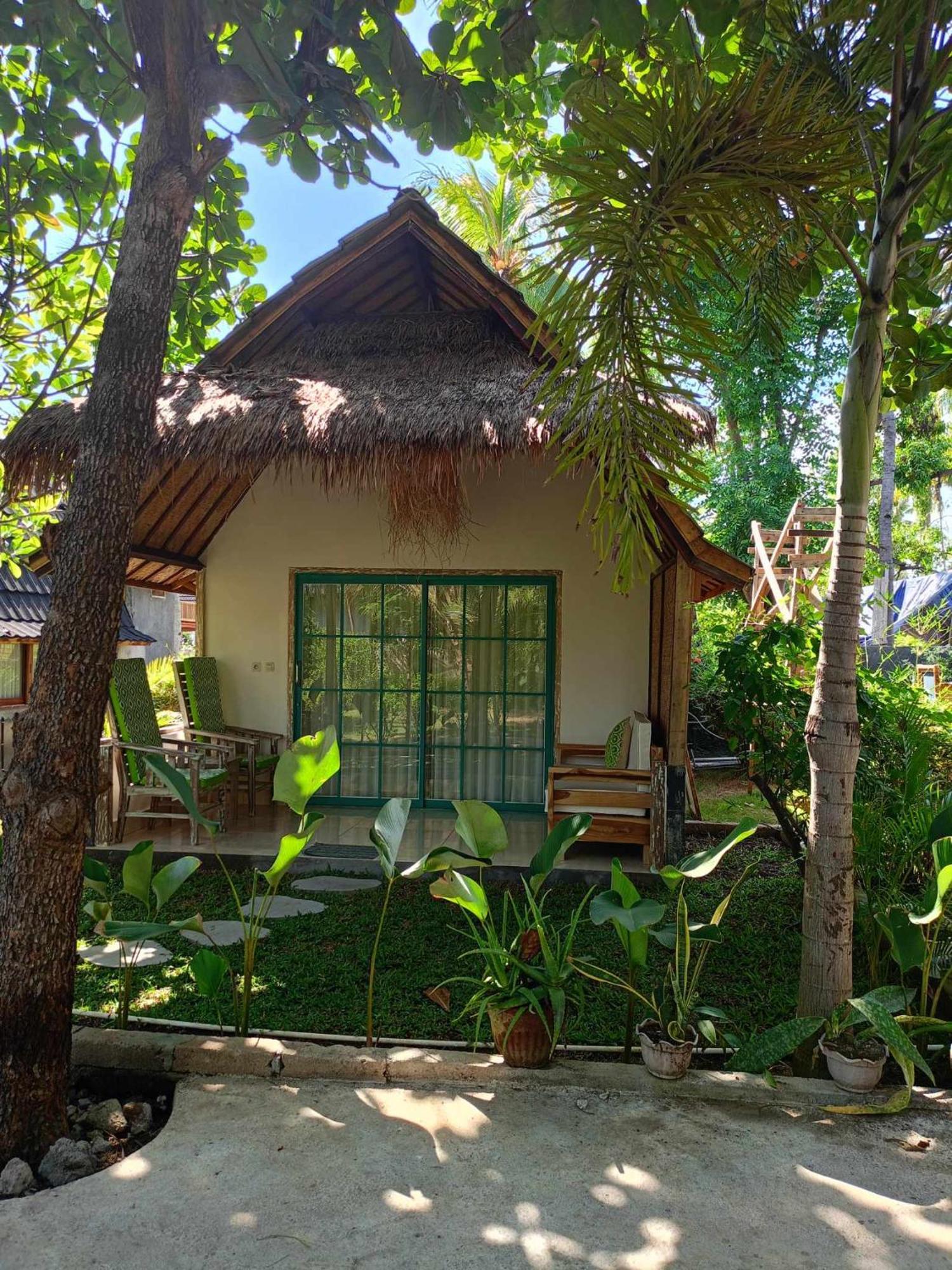 Bintang Tiga Bungalows Gili Air Exterior photo