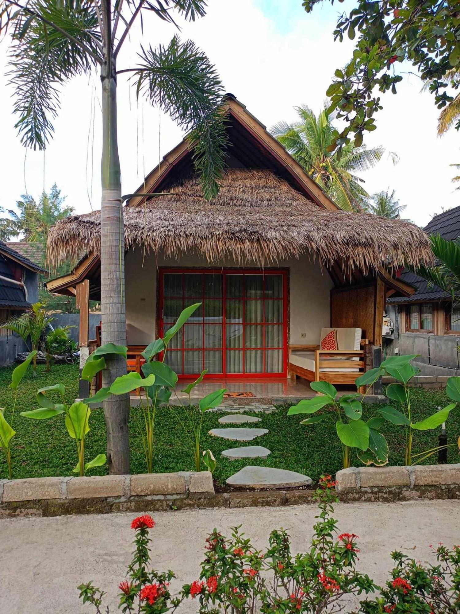 Bintang Tiga Bungalows Gili Air Exterior photo