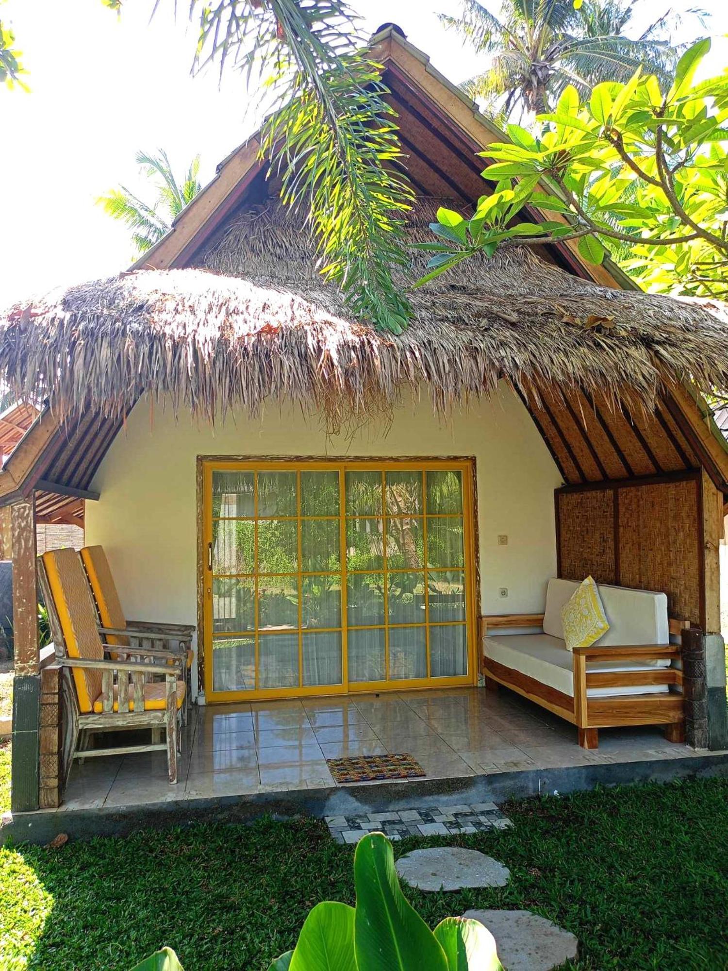 Bintang Tiga Bungalows Gili Air Exterior photo