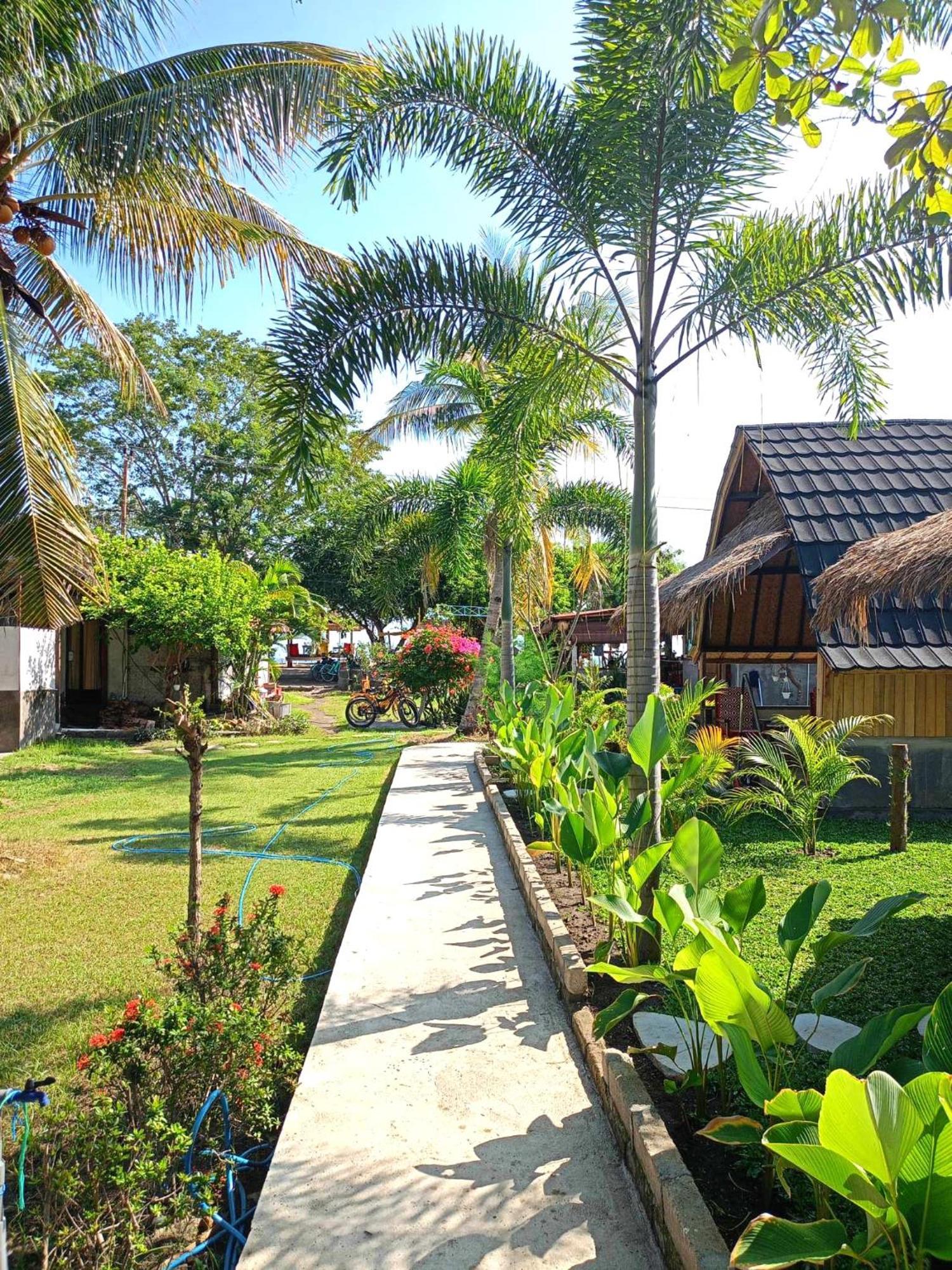 Bintang Tiga Bungalows Gili Air Exterior photo