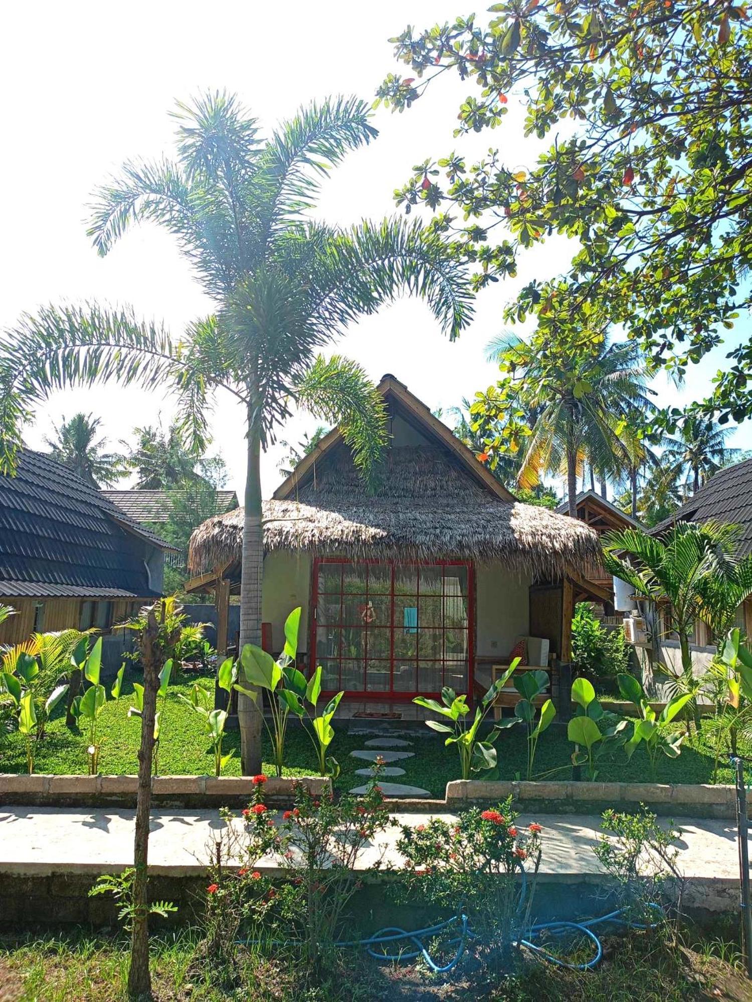 Bintang Tiga Bungalows Gili Air Exterior photo