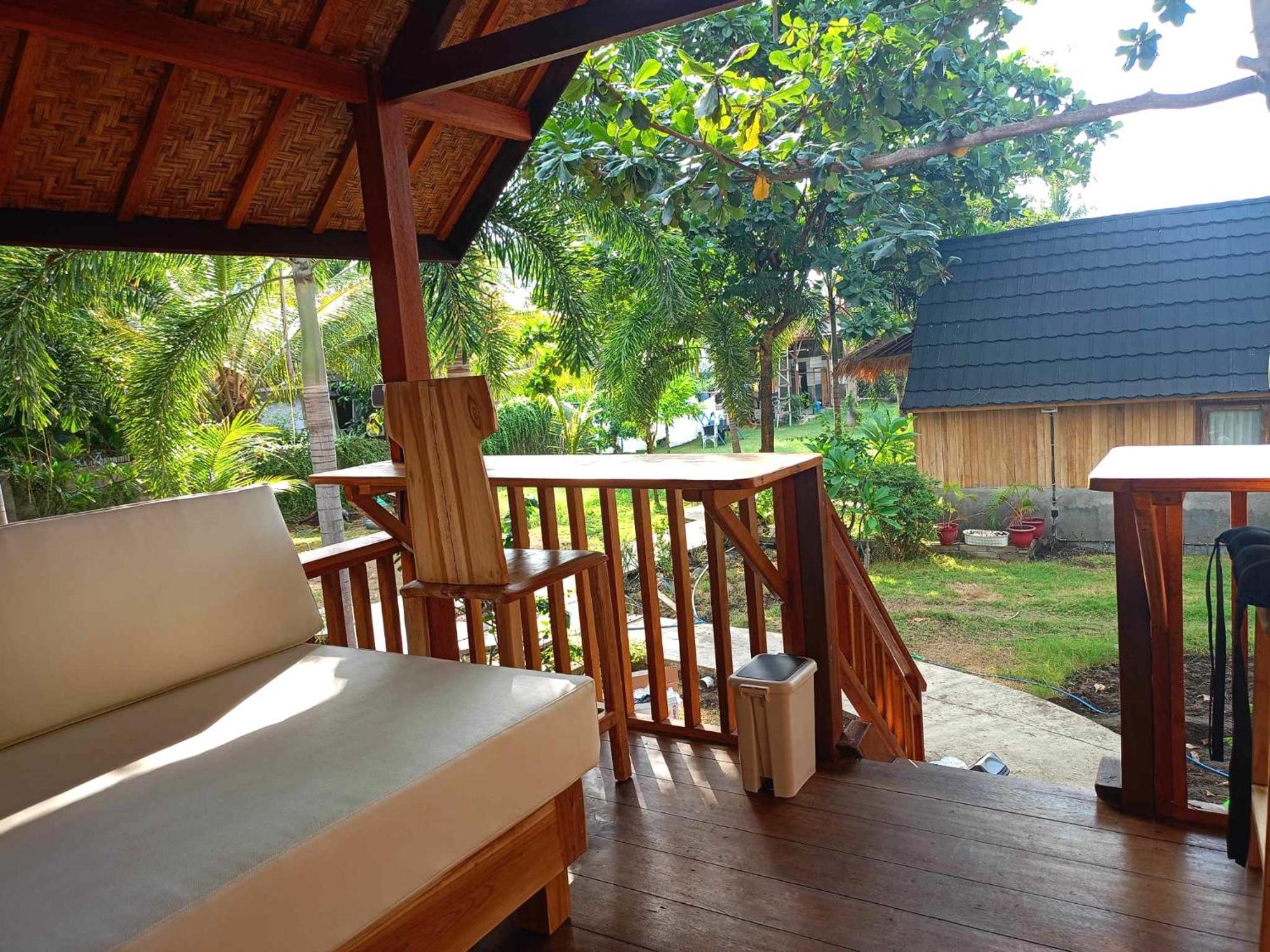 Bintang Tiga Bungalows Gili Air Exterior photo