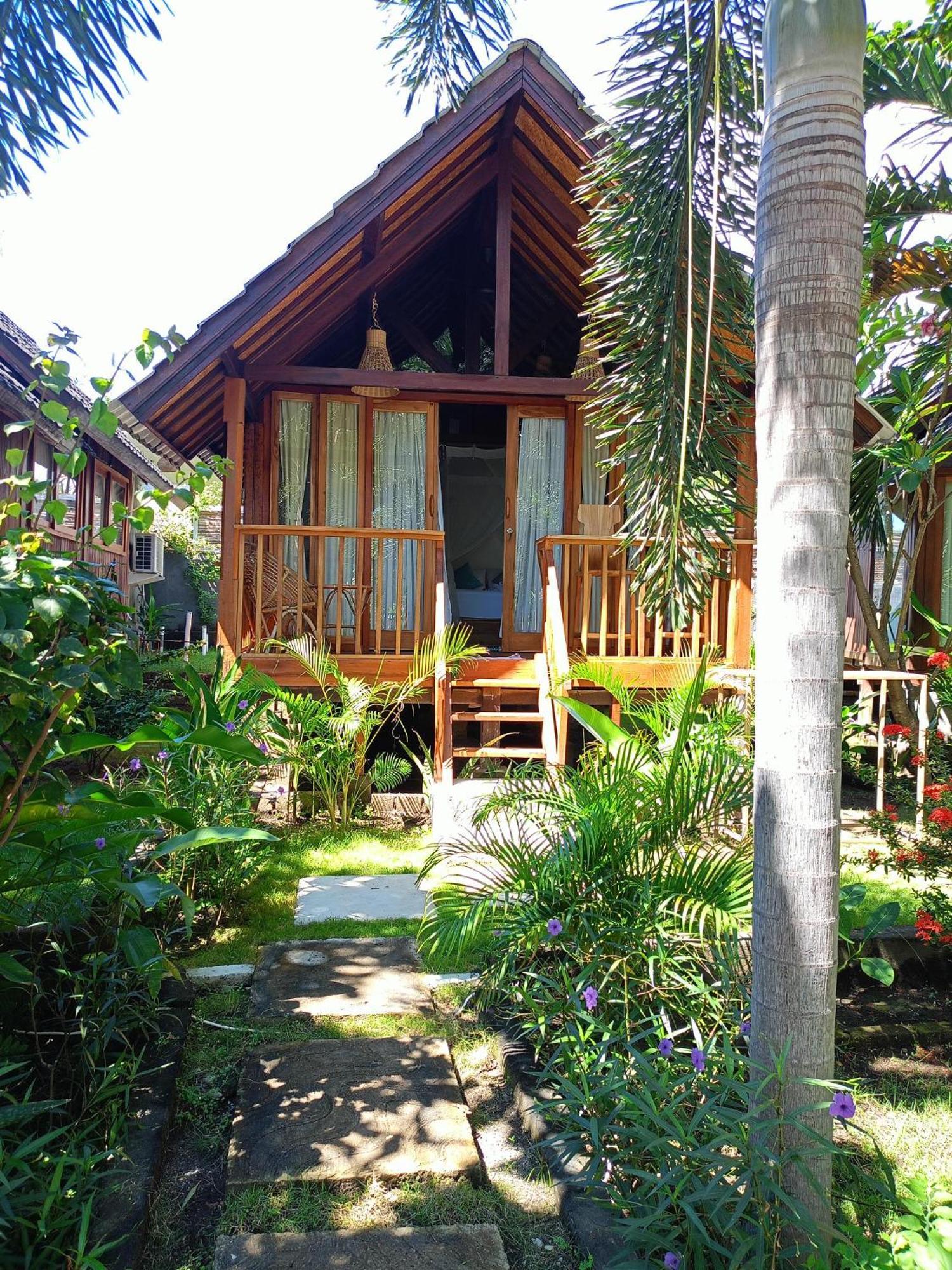Bintang Tiga Bungalows Gili Air Exterior photo