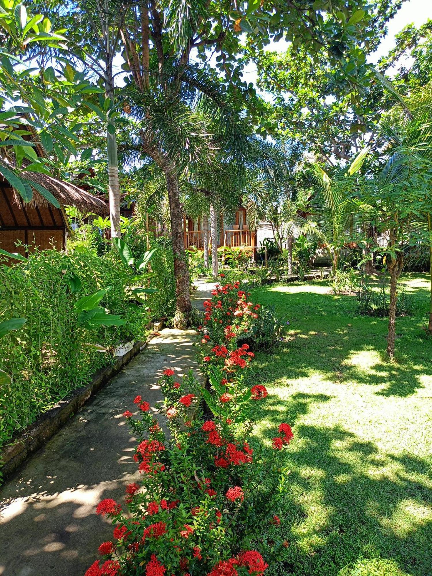 Bintang Tiga Bungalows Gili Air Exterior photo