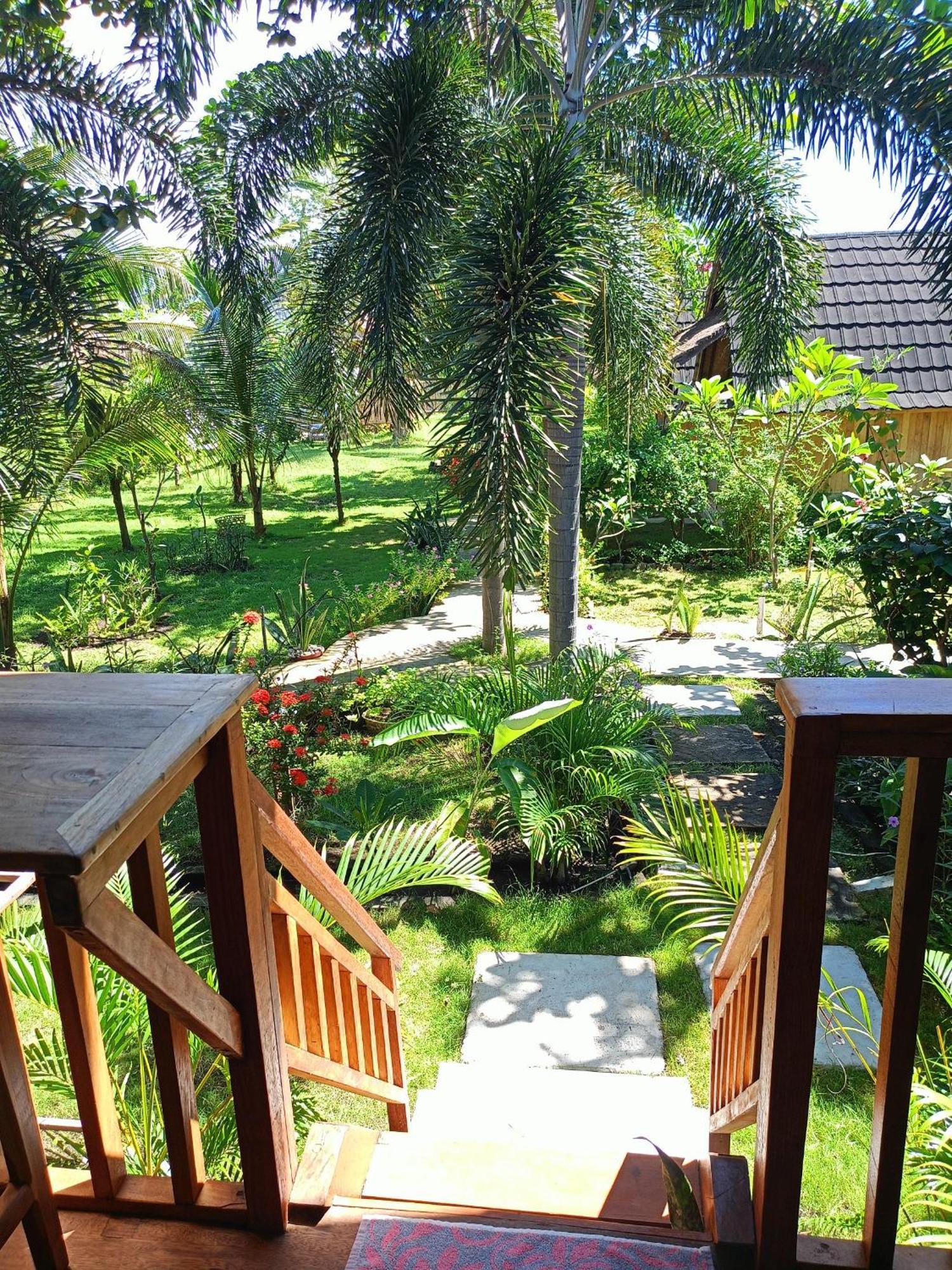 Bintang Tiga Bungalows Gili Air Exterior photo